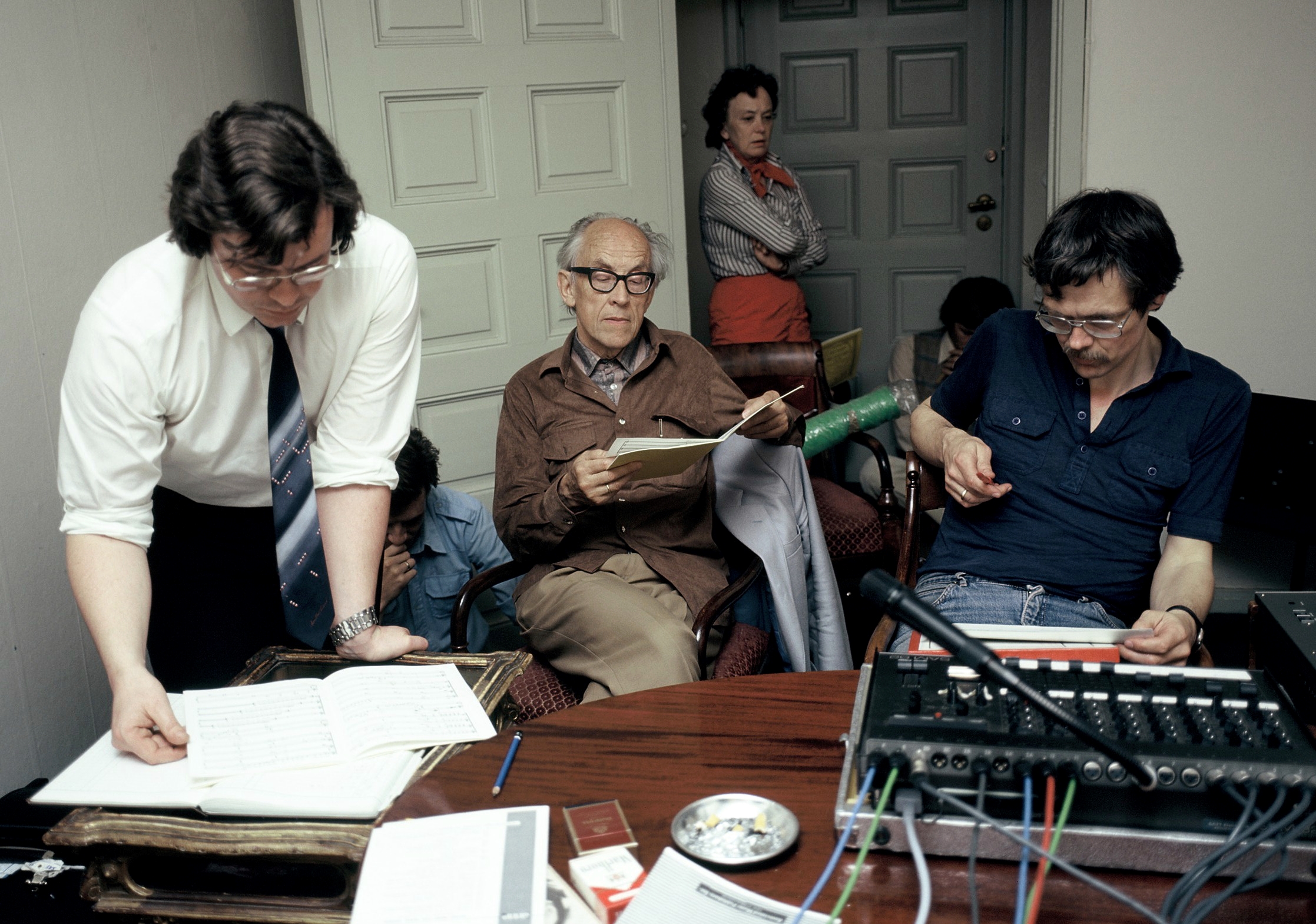 Picture of Knut Nystedt consulting during recordings.