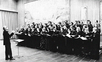 Picture of Knut Nystedt conducting Scola Cantorum.